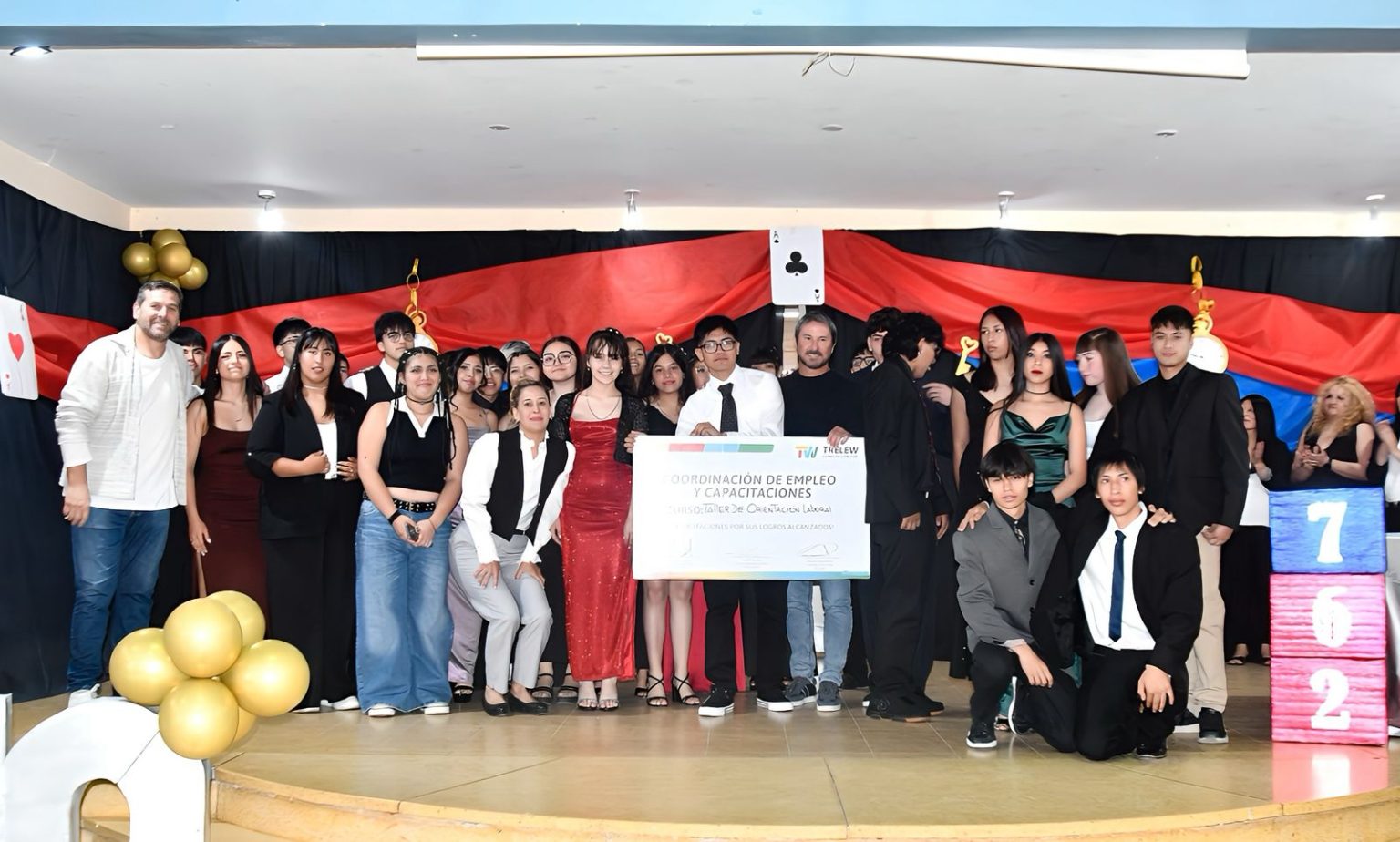 Merino acompañó a los egresados de la Escuela 762 y subrayó el valor de la educación en Trelew