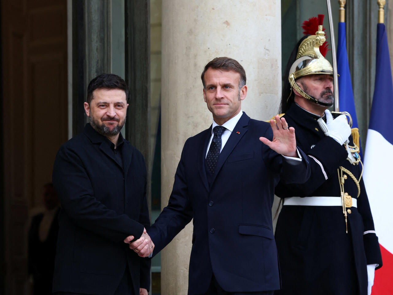 Zelenski y Macron buscan avanzar en un acuerdo de paz en París