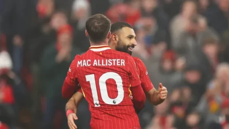 Mac Allister habla tras el conflicto entre Salah y Slot: «Es difícil cuando uno no juega»