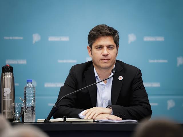 Kicillof apuntó contra Caputo y le dejó un mensaje a la Corte Suprema: «Que Milei devuelva lo que le robó a los bonaerenses»