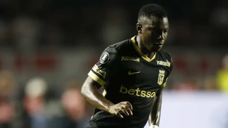 Santos de Brasil aparece como rival de Boca en la puja por Marino Hinestroza