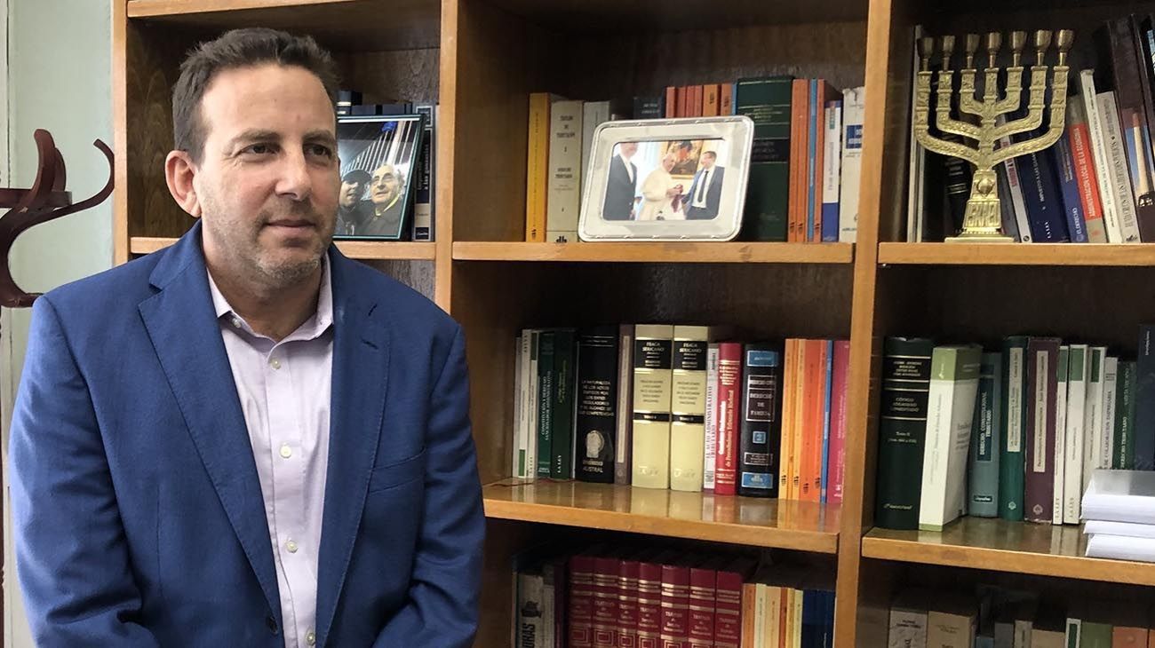 Tras la polémica por su libro con citas falsas, denunciaron a Miguel Licht ante el Consejo de la Magistratura