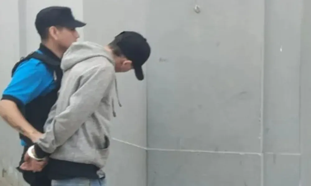 Comodoro: Detuvieron a un hombre que intentó robar cuatro quesos en pleno centro