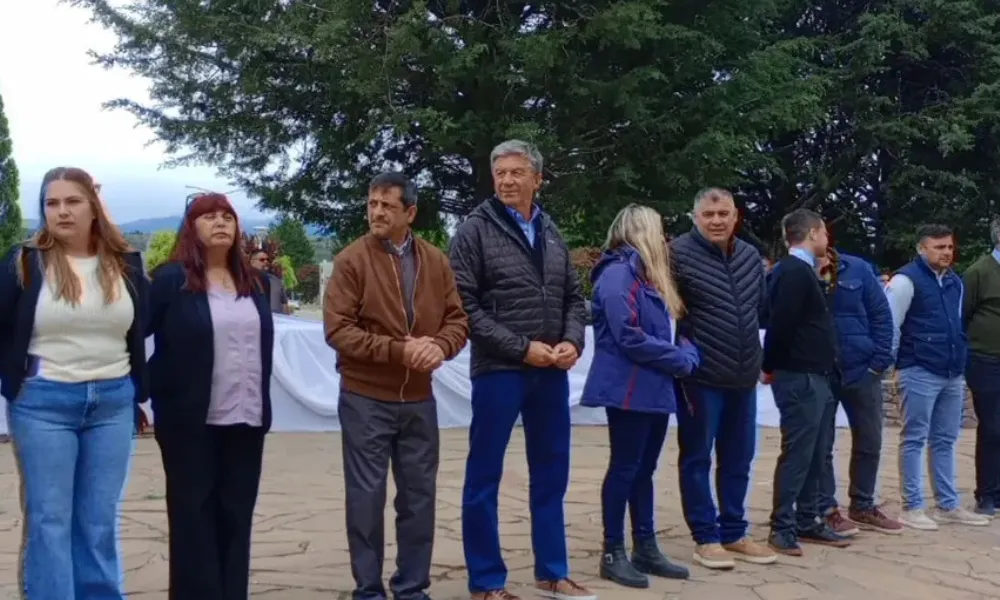 Aniversario 81° de Cholila: autoridades acuerdan finalizar obras y ampliar la red de gas, afrontar los desafíos hídricos y la prevención de incendios