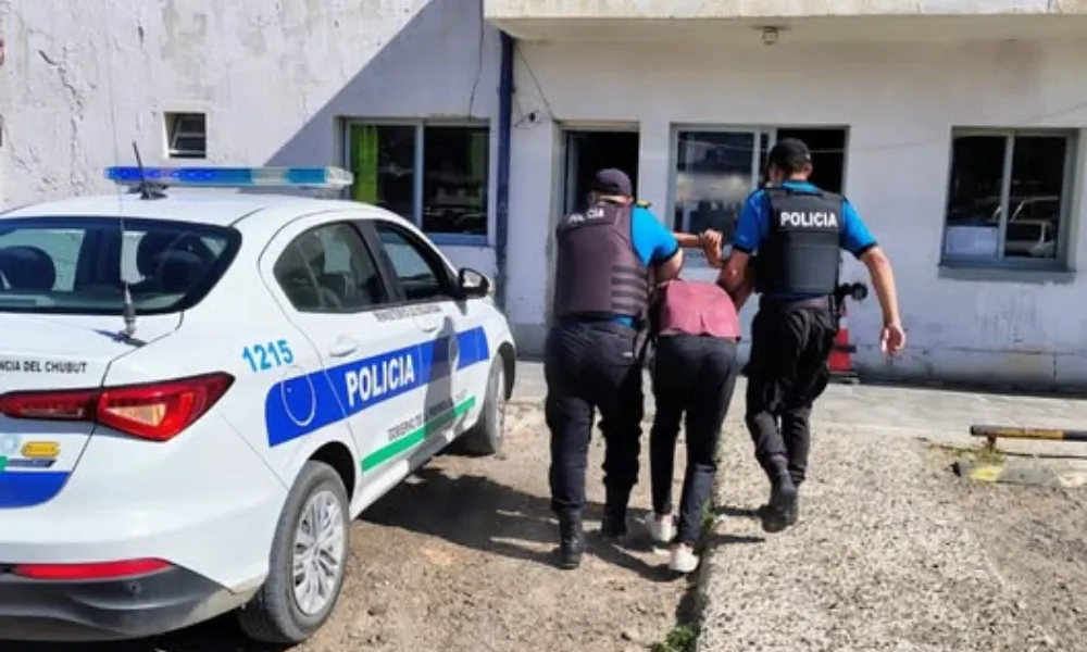 Detienen en flagrancia a un hombre que intentó forzar un comercio en Comodoro Rivadavia