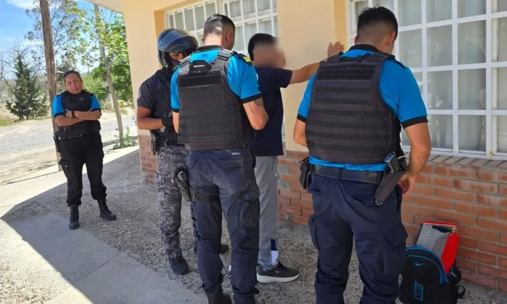 Detuvieron en Madryn a un hombre por agredir a su expareja y robarle una notebook