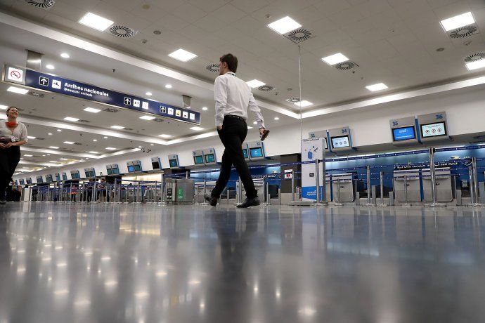 Finalizó el paro de controladores aéreos, pero se extiende la presión hasta fin de año