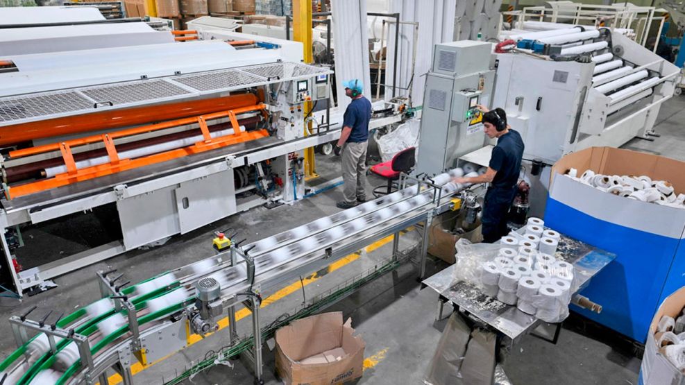 La industria frena su caída: leve rebote mensual en diciembre