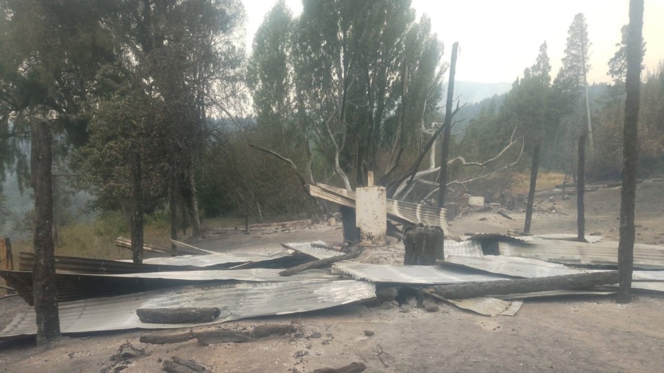 El incendio de Los Alerces destruyó la casa de una mujer de 74 años en Villa Lago Rivadavia