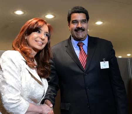 Cristina Kirchner condena el «secuestro» de Maduro y acusa a EE.UU. de buscar petróleo