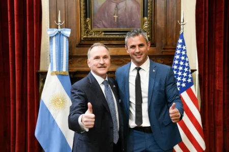 Menem se reunió con el embajador de EEUU para «fortalecer la cooperación bilateral»