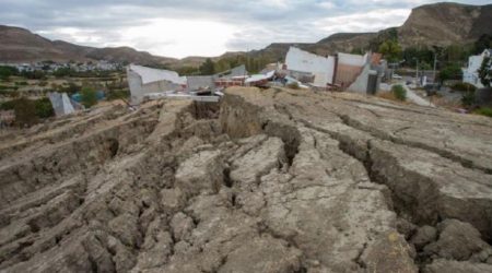 Chubut: un deslizamiento en el cerro Hermitte dejó a 90 familias sin hogar