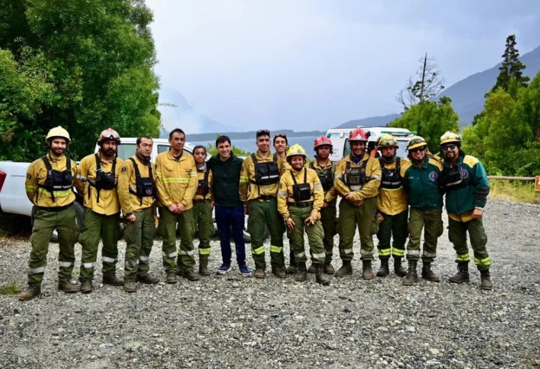 Chubut: lograron contener el incendio en Puerto Patriada tras un intenso operativo Chubut: lograron contener el incendio en Puerto Patriada tras un intenso operativo