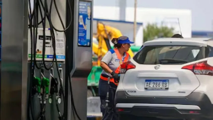 Cómo aprovechar descuentos de hasta 30% en nafta en enero y ahorrar miles de pesos en Argentina