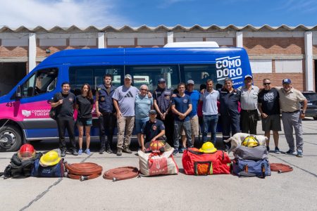 Con apoyo del Municipio, bomberos de Comodoro refuerzan incendios en la cordillera