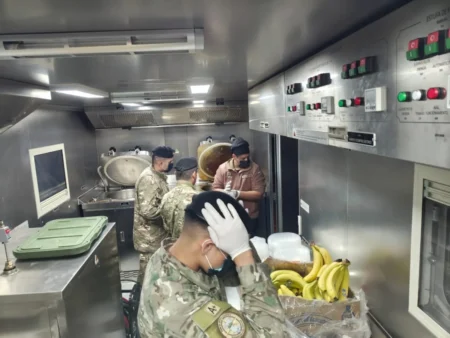 El Ejército Argentino despliega personal, medios aéreos y apoyo logístico para asistir a brigadistas y comunidades afectadas en Chubut