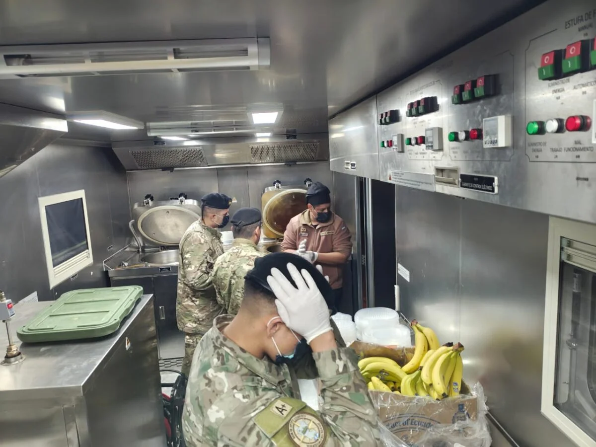 El Ejército Argentino despliega personal, medios aéreos y apoyo logístico para asistir a brigadistas y comunidades afectadas en Chubut