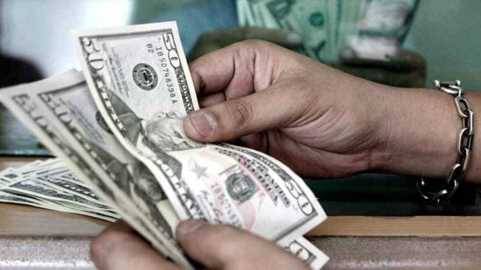 El dólar cerró la semana con leves brechas entre cotizaciones