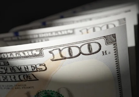 El dólar oficial subió en la última rueda de enero, pero el balance mensual terminó en rojo por primera vez desde agosto