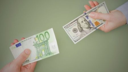 Euro y dólar: cómo cerraron las cotizaciones este lunes 5 de enero