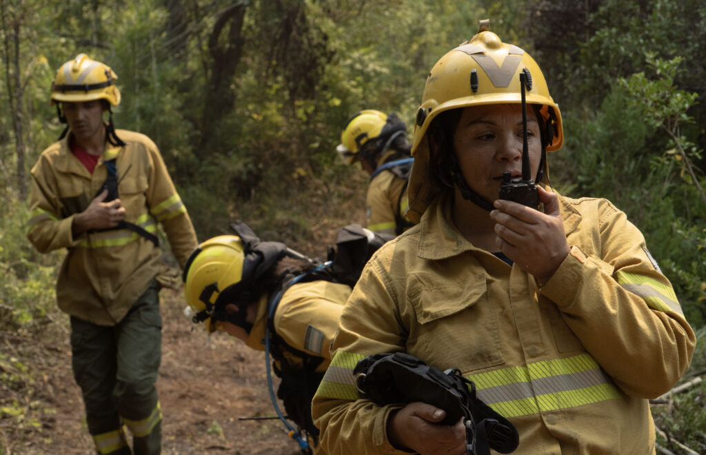 El incendio en el Parque Nacional Los Alerces atraviesa jornadas decisivas en un escenario extremo