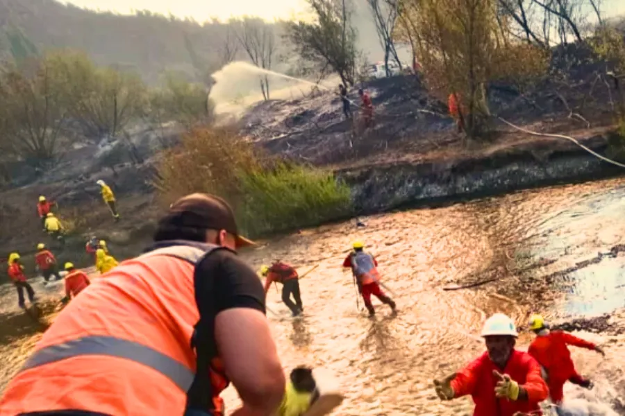 El operativo en Los Alerces se amplió con brigadistas de cinco provincias y apoyo chileno