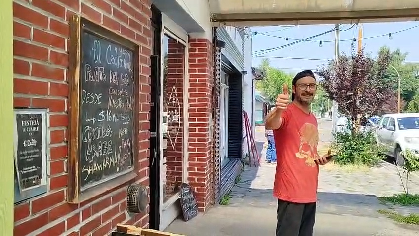 El restaurante El Cedro prepara viandas para brigadistas que combaten el fuego en Chubut: Reciben donaciones en Esquel