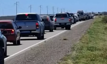 Largas filas y malestar en el ingreso a Península Valdés por demoras de hasta dos kilómetros