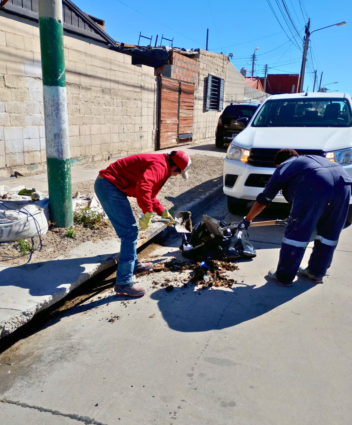 La Subsecretaría de Mantenimiento de Comodoro Rivadavia continúa limpieza de sumideros en barrios críticos durante 2026