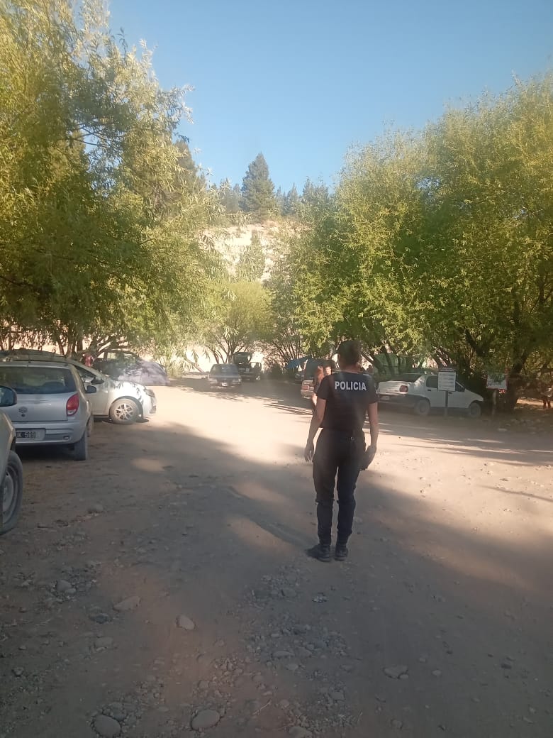Esquel realizó operativos preventivos en Alto Río Percy para prevenir incendios y reforzar la presencia policial por Emergencia Hídrica