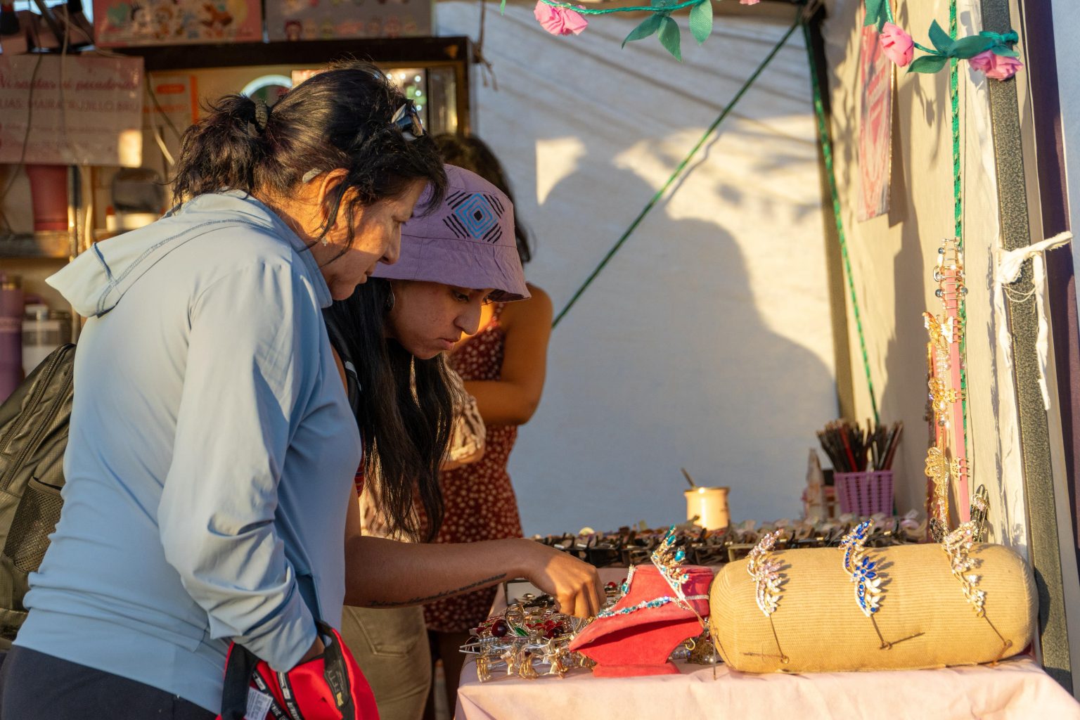 Playa Unión: Gran éxito de la Feria Municipal de la Costa con más de 40 stands