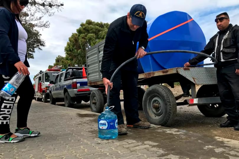 Habilitaron tres cargaderos de agua potable en Comodoro Rivadavia por falla en el acueducto: ¿dónde funcionarán?