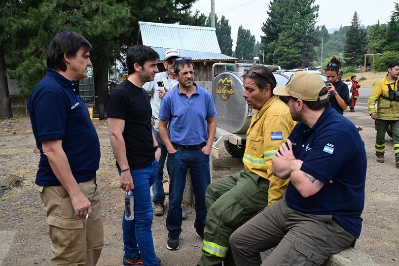 “Más de 400 brigadistas están trabajando en los dos incendios de Chubut”, informó el gobernador ‘Nacho’ Torres