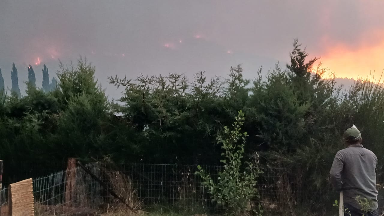 Incendio en Villa Lago Rivadavia: Al menos 15 personas han sido evacuadas