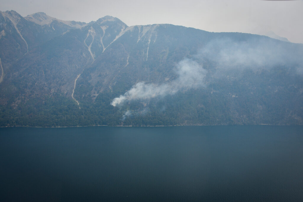 Incendios en simultáneo y riesgo extremo por alerta máxima durante las próximas 48 horas en la región de Chubut