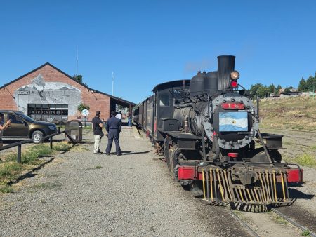 La Trochita inició su primera salida del 2026 con turistas en Esquel y Nahuelpan