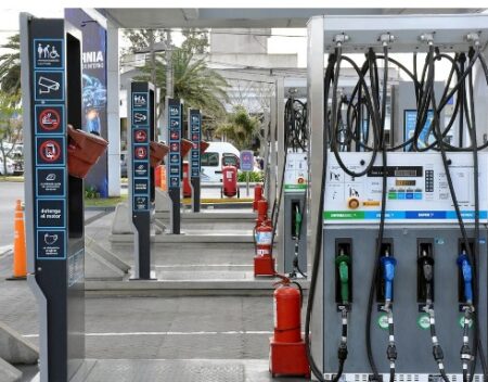 Nafta y gasoil: el Gobierno extiende por un mes la postergación de los aumentos impositivos