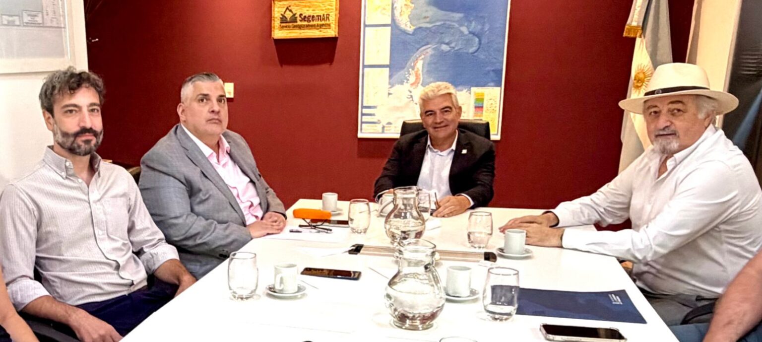 Othar y autoridades del SEGEMAR avanzan en el análisis técnico del cerro Hermitte