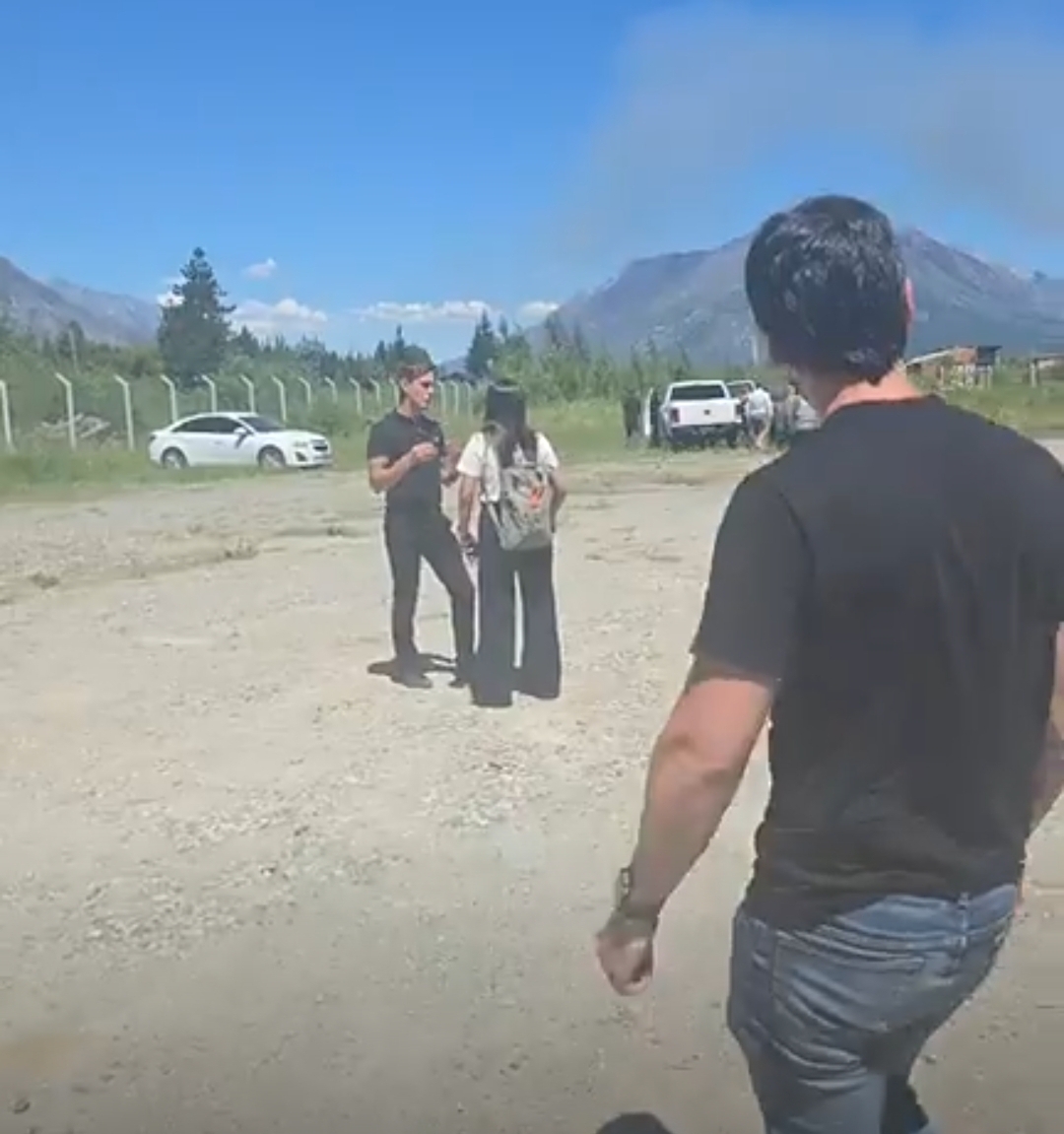 URGENTE: Se desató un incendio en Puerto Patriada, El Hoyo, mientras el gobernador de Chubut, «Nacho» Torres se reunía con intendentes y organismos por la emergencia ígnea