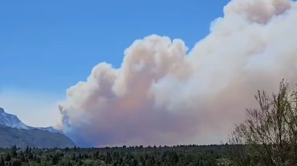Viento, sequía y humo: Las 3 piezas que agravan los incendios en Chubut