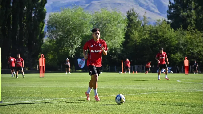 River prueba a Subiabre tras caer fichajes de extremos como Carrizo