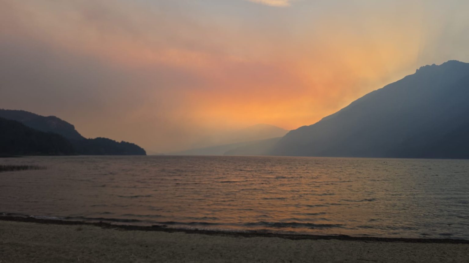 Incendio en Los Alerces: alertan a Villa Lago Rivadavia y piden preparación preventiva