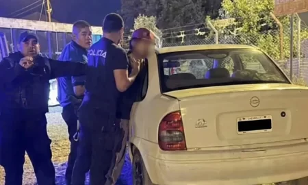 Policía evita ser atropellada por un delincuente en Comodoro