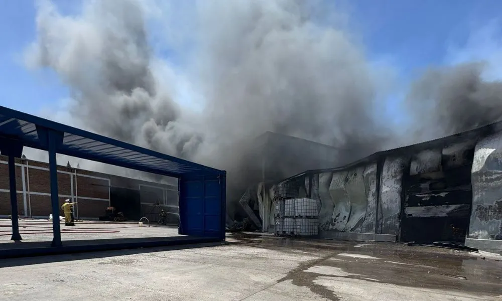 Gran incendio en planta pesquera Conarpesa de Puerto Madryn: temen pérdidas millonarias