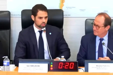 Embajador argentino exige corregir un mapa que mostraba a Malvinas como británicas