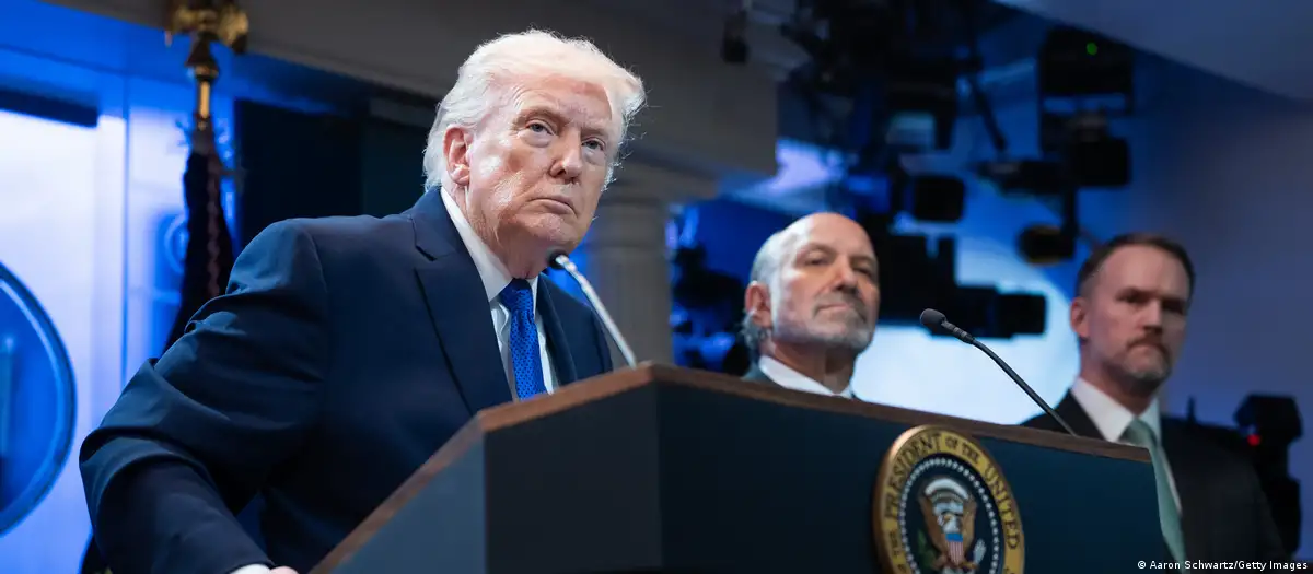 ¡Temblor global! Trump desafía al mundo y aplica un arancel del 15% a todas las importaciones: «Que se preparen»