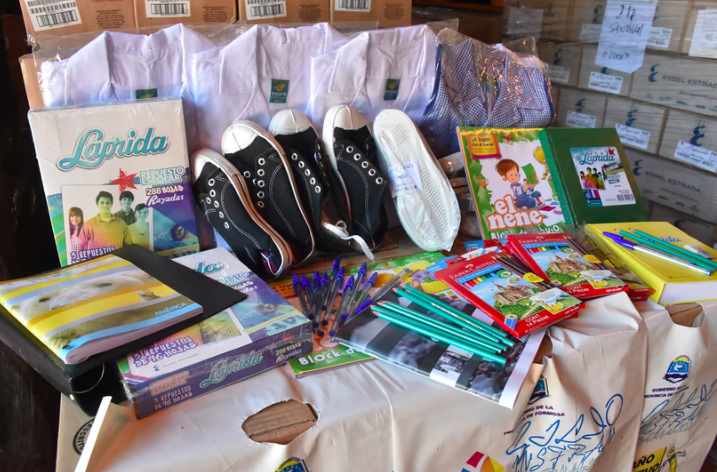 Lanzaron una colecta de ropa y útiles para los chicos damnificados por el derrumbe del cerro Hermitte: cómo colaborar