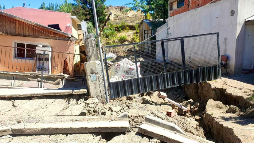 El gobernador Nacho Torres confirmó la construcción de 54 viviendas en seco para los afectados del Cerro Hermitte: Buscan terminarlas antes del invierno 2026