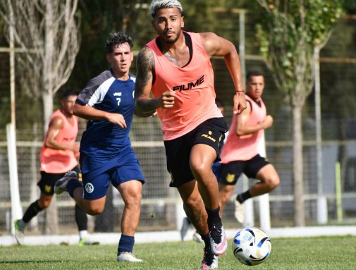 Rumbo al sueño del ascenso: Deportivo Madryn encara la recta final para el debut ante Colón