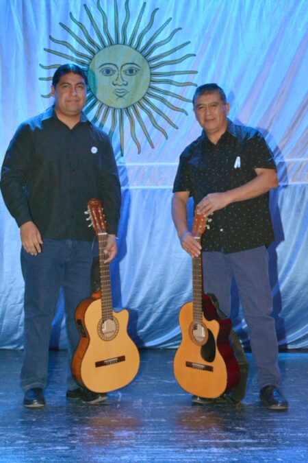 Folclore en la Peatonal: el Dúo Ahoniken llega a «La Ruta del Sábado» en Trelew